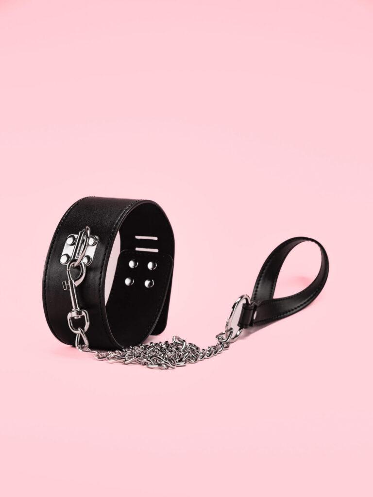 Choker Goth cu Inele si Lanturi