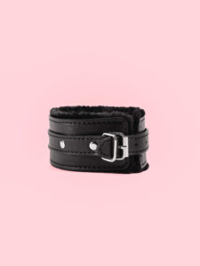 Catuse cu Puf Maini si Picioare Hogtie