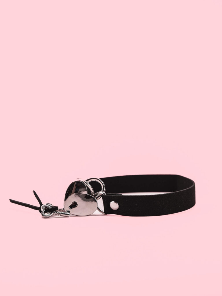Choker cu Lacat in Forma de Inima