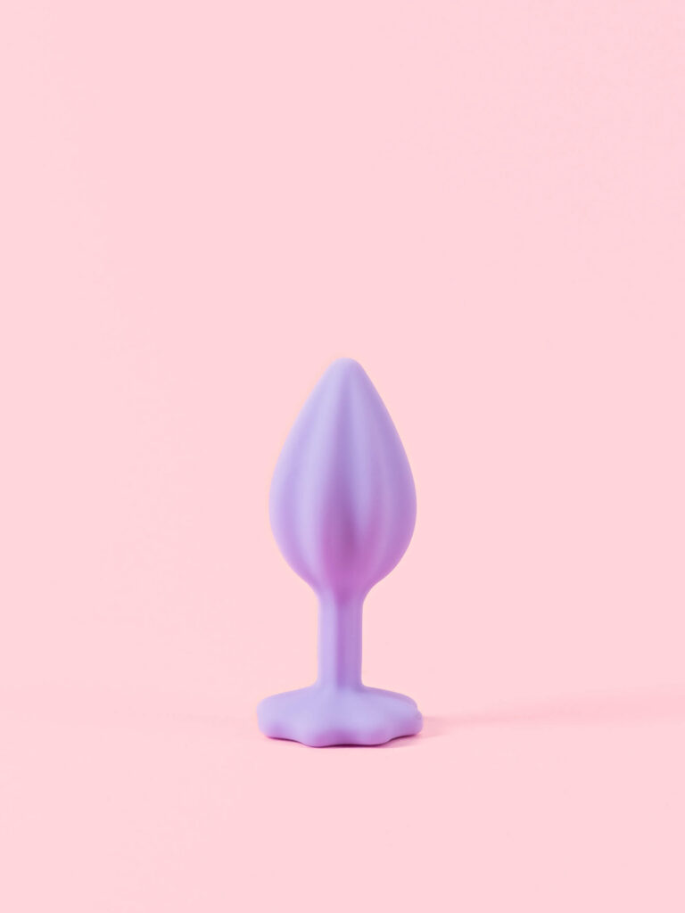 Butt Plug din Silicon Mov cu Piatra Floare