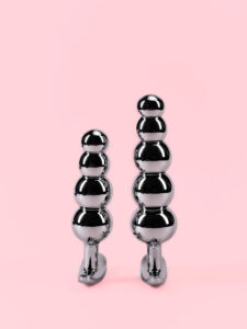 Butt Plug din Aluminiu cu Bile Gradate și Bază Detașabilă - 3 Mărimi