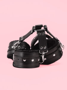 Catuse cu Puf Maini si Picioare Hogtie