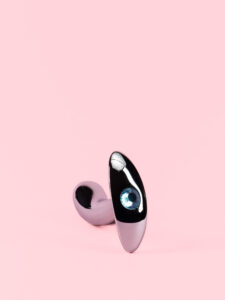 Butt Plug din Metal Curbat cu Opritor Ergonomic