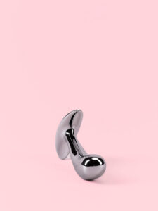 Butt Plug din Metal Curbat cu Opritor Ergonomic