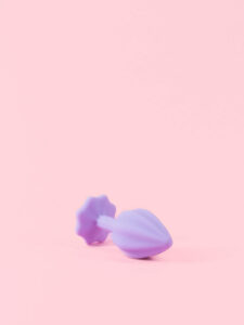 Butt Plug din Silicon Mov cu Piatra Floare
