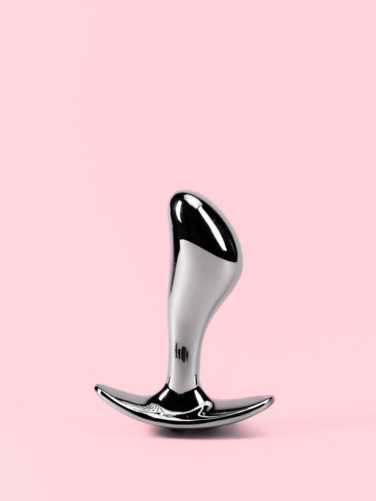 Butt Plug din Metal cu Design Curbat