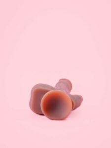 Ashton - Dildo Vibrator Realist cu Limba 21 cm